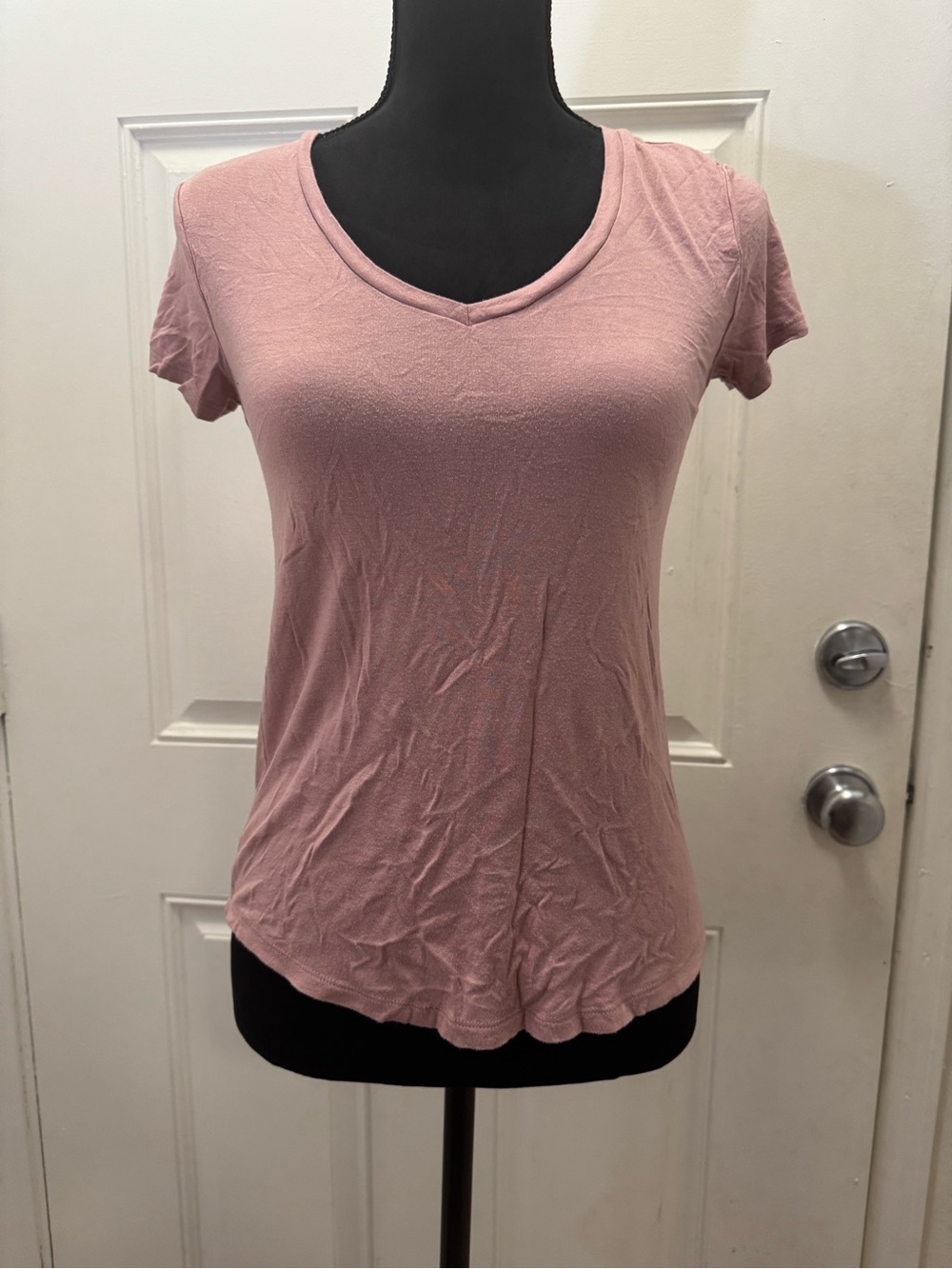 Aeropostale Short Sleeve V-Neck Tee in Dusty Pink 0431